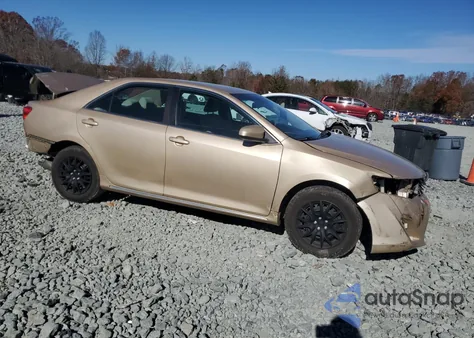2012 Toyota Camry Base z USA, uszkodzony, nr VIN 4T1BF1FK2CU088564